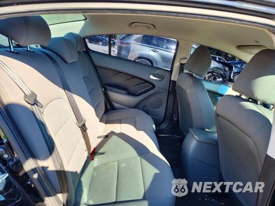 Zdjęcie 10 z 12 samochodu: 2017 KIA FORTE LX VIN:3KPFK4A78HE038411 - miniatura