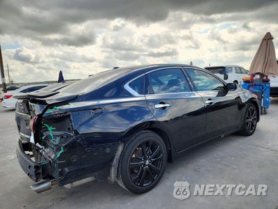 Trzecie zdjęcie samochodu z tyłu: 2018 NISSAN ALTIMA 2.5 SR VIN:1N4AL3AP6JC266976 - miniatura