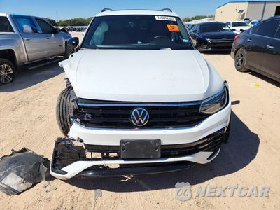 Piąte zdjęcie samochodu w środku: 2023 VOLKSWAGEN TIGUAN SE R-LINE BLACK VIN:3VVCB7AX8PM106507 - miniatura