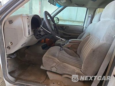 Zdjęcie 7 z 12 samochodu: 2001 CHEVROLET BLAZER VIN:1GNDT13W612228421 - miniatura