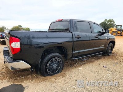 Trzecie zdjęcie samochodu z tyłu: 2018 TOYOTA TUNDRA CREWMAX SR5 VIN:5TFEY5F16JX241839 - miniatura