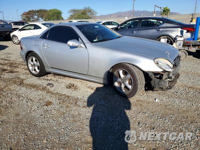 Czwarte zdjęcie samochodu z boku: 2001 MERCEDES-BENZ SLK 320 VIN:WDBKK65F01F197946 - miniatura
