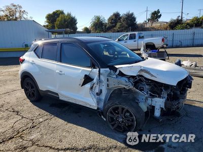 Czwarte zdjęcie samochodu z boku: 2022 NISSAN KICKS SR VIN:3N1CP5DV2NL499473 - miniatura