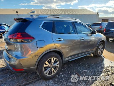 Trzecie zdjęcie samochodu z tyłu: 2018 NISSAN ROGUE SV VIN:KNMAT2MV0JP553821 - miniatura