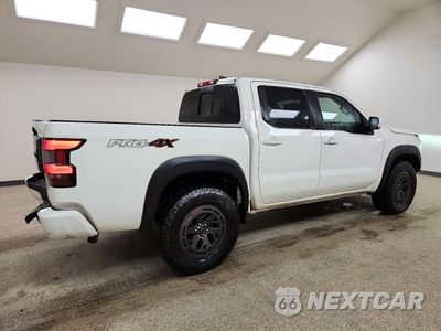 Trzecie zdjęcie samochodu z tyłu: 2026 NISSAN FRONTIER PRO-4X VIN:1N6ED1EK7TN639703 - miniatura