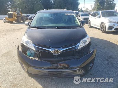 Piąte zdjęcie samochodu w środku: 2018 TOYOTA SIENNA XLE 8-PASSENGER VIN:5TDYZ3DC0JS918568 - miniatura