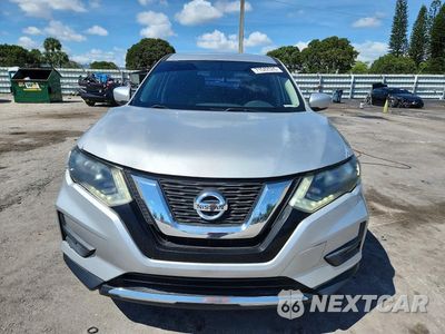 Piąte zdjęcie samochodu w środku: 2017 NISSAN ROGUE S VIN:JN8AT2MT0HW132099 - miniatura