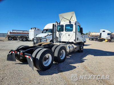 Trzecie zdjęcie samochodu z tyłu: 2022 FREIGHTLINER CASCADIA 126 SEMI TRUCK VIN:3AKJHLDV5NSMV8544 - miniatura