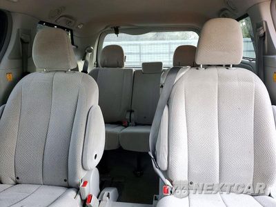 Zdjęcie 10 z 13 samochodu: 2012 TOYOTA SIENNA LE VIN:5TDKK3DC0CS268024 - miniatura