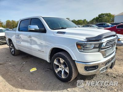 Czwarte zdjęcie samochodu z boku: 2021 RAM 1500 LARAMIE VIN:1C6SRFJM4MN830936 - miniatura
