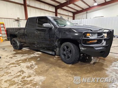 Czwarte zdjęcie samochodu z boku: 2018 CHEVROLET SILVERADO K1500 CUSTOM VIN:1GCVKPECXJZ180838 - miniatura