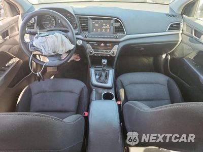 Zdjęcie 8 z 13 samochodu: 2017 HYUNDAI ELANTRA VALUE EDITION VIN:5NPD84LF1HH141627 - miniatura