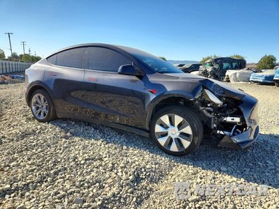 Czwarte zdjęcie samochodu z boku: 2024 TESLA MODEL Y VIN:7SAYGDED3RF088870 - miniatura