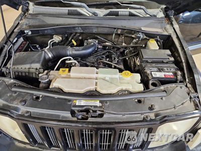 Zdjęcie 12 z 13 samochodu: 2010 JEEP LIBERTY SPORT VIN:1J4PN2GK8AW120351 - miniatura