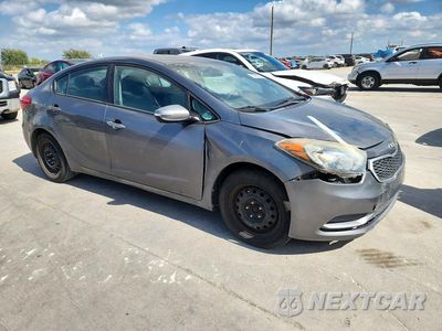 Czwarte zdjęcie samochodu z boku: 2016 KIA FORTE LX VIN:KNAFX4A62G5561908 - miniatura