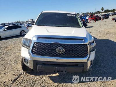 Piąte zdjęcie samochodu w środku: 2020 TOYOTA TUNDRA CREWMAX SR5 VIN:5TFEY5F14LX256567 - miniatura