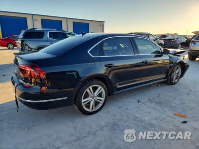 Trzecie zdjęcie samochodu z tyłu: 2017 VOLKSWAGEN PASSAT SE VIN:1VWGT7A37HC027890 - miniatura