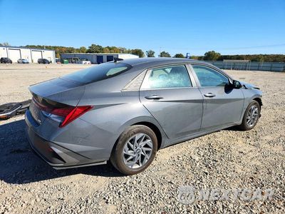 Trzecie zdjęcie samochodu z tyłu: 2025 HYUNDAI ELANTRA HYBRID BLUE VIN:KMHLM4DJXSU158641 - miniatura
