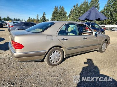 Trzecie zdjęcie samochodu z tyłu: 1996 MERCEDES-BENZ E 320 VIN:WDBJF55F0TJ023370 - miniatura