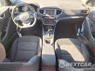 Zdjęcie 8 z 12 samochodu: 2019 HYUNDAI IONIQ BLUE VIN:KMHC65LC0KU180120 - miniatura