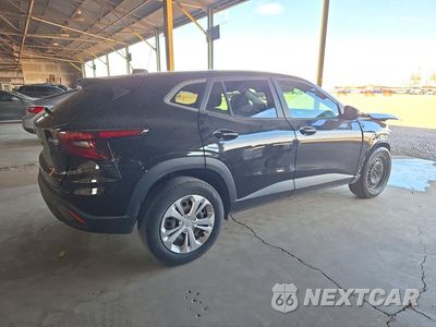 Trzecie zdjęcie samochodu z tyłu: 2024 CHEVROLET TRAX LS VIN:KL77LFE29RC027239 - miniatura