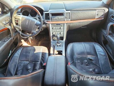 Zdjęcie 8 z 12 samochodu: 2011 LINCOLN MKZ VIN:3LNHL2JC4BR771798 - miniatura