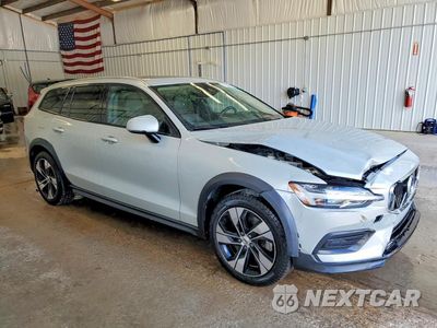 Czwarte zdjęcie samochodu z boku: 2020 VOLVO V60 CROSS COUNTRY T5 MOMENTUM VIN:YV4102WKXL1038372 - miniatura