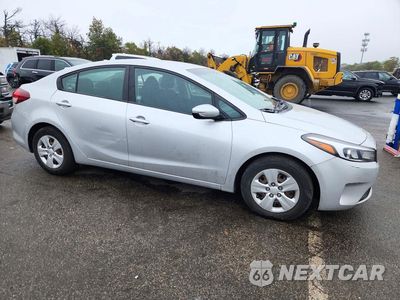 Czwarte zdjęcie samochodu z boku: 2017 KIA FORTE LX VIN:3KPFK4A77HE083369 - miniatura