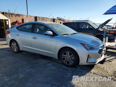 Czwarte zdjęcie samochodu z boku: 2019 HYUNDAI ELANTRA SEL VIN:KMHD84LF7KU755980 - miniatura