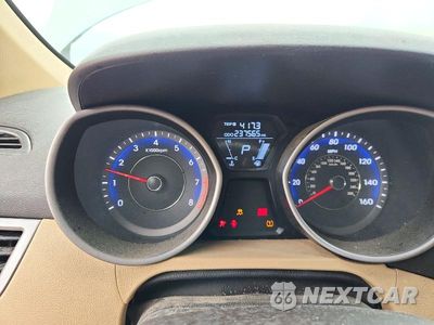 Zdjęcie 9 z 12 samochodu: 2012 HYUNDAI ELANTRA GLS VIN:KMHDH4AE3CU356916 - miniatura