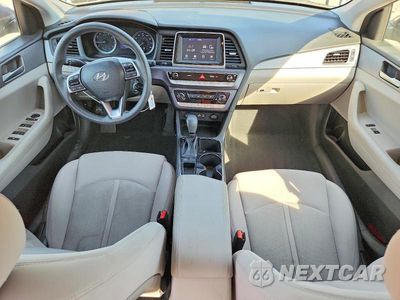 Zdjęcie 8 z 12 samochodu: 2019 HYUNDAI SONATA SE VIN:5NPE24AF7KH795919 - miniatura
