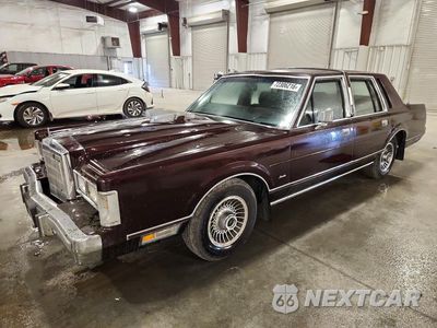 1988 LINCOLN TOWN CAR 1LNBM81F0JY719682 - główne zdjęcie licytacji z USA - miniatura