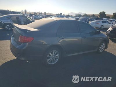 Trzecie zdjęcie samochodu z tyłu: 2010 TOYOTA COROLLA S VIN:2T1BU4EE4AC355477 - miniatura