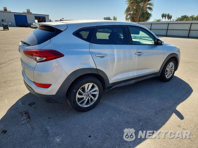 Trzecie zdjęcie samochodu z tyłu: 2017 HYUNDAI TUCSON SE VIN:KM8J23A43HU555879 - miniatura