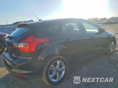 Trzecie zdjęcie samochodu z tyłu: 2014 FORD FOCUS SE VIN:1FADP3K29EL260812 - miniatura