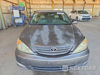 Piąte zdjęcie samochodu w środku: 2004 TOYOTA CAMRY XLE VIN:4T1BE30K94U938599 - miniatura