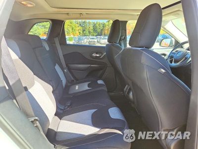 Zdjęcie 11 z 13 samochodu: 2014 JEEP CHEROKEE LATITUDE VIN:1C4PJLCB4EW126425 - miniatura