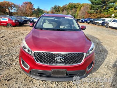 Piąte zdjęcie samochodu w środku: 2017 KIA SORENTO LX V6 VIN:5XYPGDA54HG234899 - miniatura