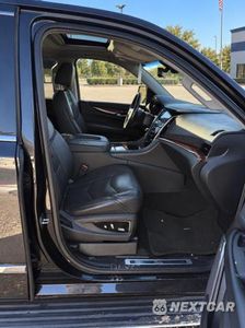 Piąte zdjęcie samochodu w środku: 2017 CADILLAC ESCALADE LUXURY VIN:1GYS3BKJ9HR128868 - miniatura