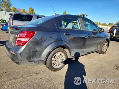 Trzecie zdjęcie samochodu z tyłu: 2018 CHEVROLET SONIC LS VIN:1G1JB5SGXJ4136399 - miniatura