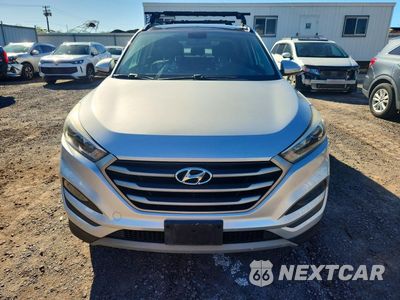 Piąte zdjęcie samochodu w środku: 2018 HYUNDAI TUCSON VALUE VIN:KM8J33A2XJU816880 - miniatura