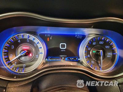 Zdjęcie 9 z 13 samochodu: 2019 CHRYSLER 300 LIMITED VIN:2C3CCAKG4KH543021 - miniatura