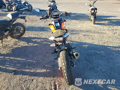 Czwarte zdjęcie samochodu z boku: 2019 KTM 390 DUKE VIN:MD2JPJ40XKC222458 - miniatura