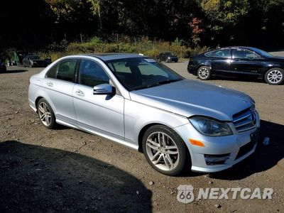 Czwarte zdjęcie samochodu z boku: 2013 MERCEDES-BENZ C 300 4MATIC VIN:WDDGF8AB7DR274380 - miniatura