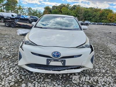 Piąte zdjęcie samochodu w środku: 2018 TOYOTA PRIUS THREE VIN:JTDKARFU5J3067830 - miniatura