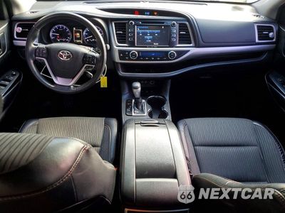 Zdjęcie 8 z 12 samochodu: 2018 TOYOTA HIGHLANDER LE PLUS VIN:5TDBZRFH1JS828458 - miniatura