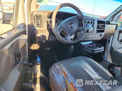 Zdjęcie 8 z 12 samochodu: 2008 GMC SAVANA G2500 DELIVERY VAN VIN:1GTGG29C181911849 - miniatura