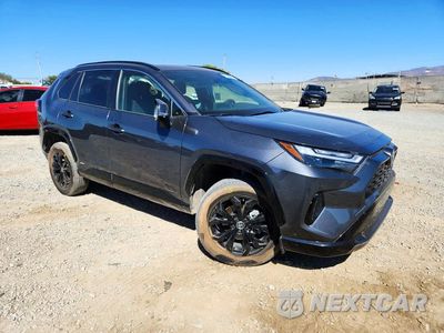 Czwarte zdjęcie samochodu z boku: 2023 TOYOTA RAV4 SE VIN:JTM16RFV0PD106624 - miniatura
