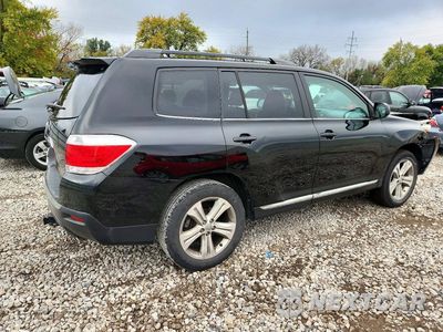 Trzecie zdjęcie samochodu z tyłu: 2013 TOYOTA HIGHLANDER SE VIN:5TDZK3EH0DS133264 - miniatura