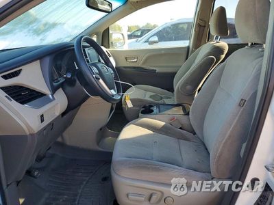 Zdjęcie 7 z 13 samochodu: 2017 TOYOTA SIENNA LE VIN:5TDJZ3DC8HS157011 - miniatura